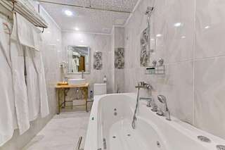 Отель Greenwich Hotel Улан-Удэ JUNIOR SUITE Двухместный номер высшей категории-3