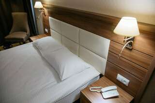 Отель Greenwich Улан-Удэ Улучшенный номер с кроватью размера «king-size»-3